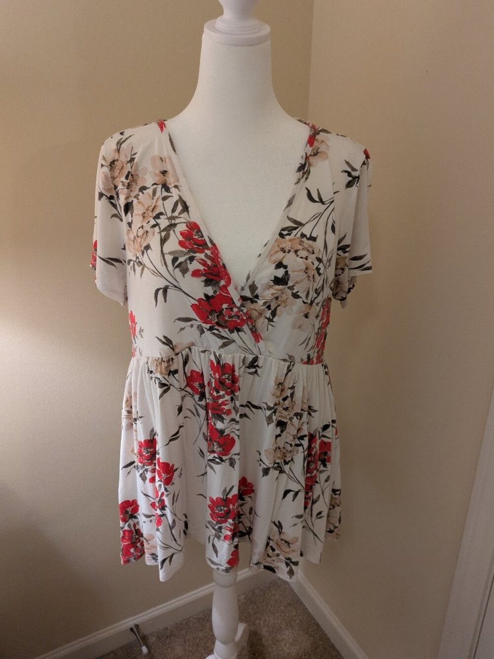 Torrid Super Soft Knit Floral Babydoll Top Size 1 (L/XL) Stretch V-Neck